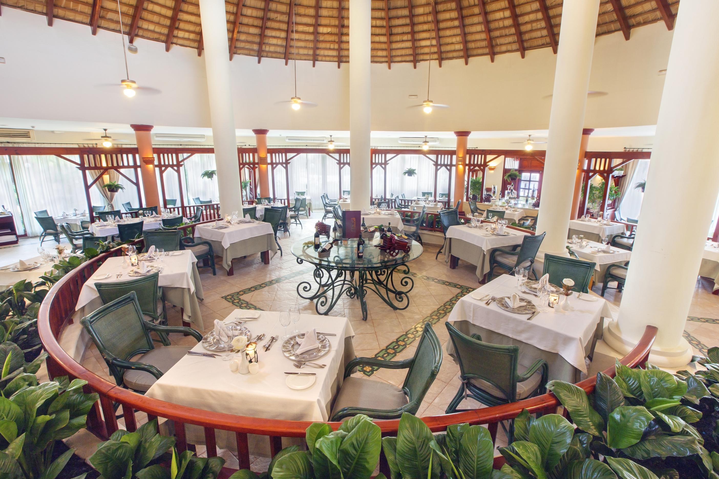 Bahia Principe Grand Bavaro Punta Cana Exterior foto The restaurant at the hotel